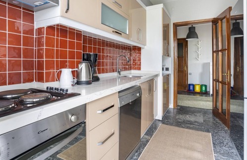 Caddebostan Mahallesi Apartment | Missafir Spacious Flat near Caddebostan Coast