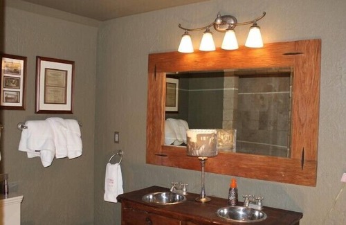 Cascade Cabin | Missouri River Lodging for medium and large groups!