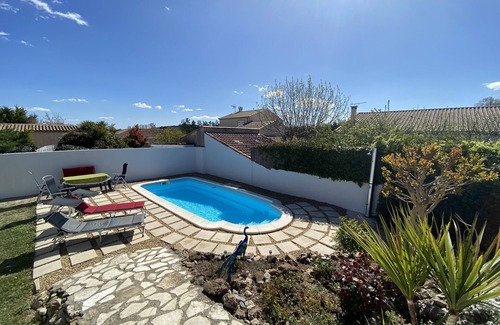 Saint-Genies-de-Fontedit House | Mistral Villa- quietly located vacation home with beautiful garden, pool & air conditioning