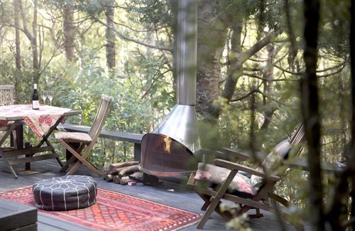 New Lynn Villa | Misty Mountain Hut - Piha