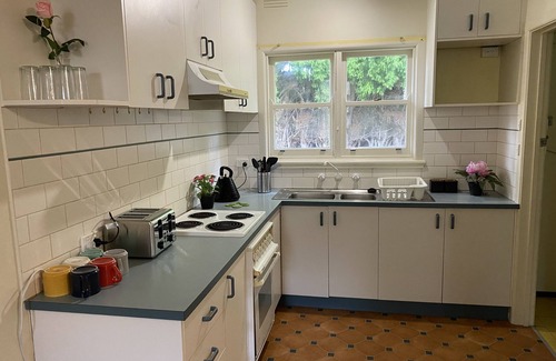 Mitcham House | Mitcham Railway Station Home Stay