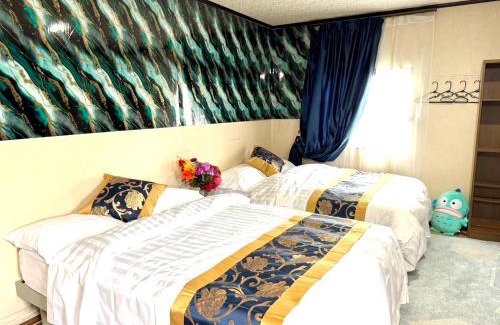 Higashi-osaka Bed & Breakfast | Mito Houses 15 or 20 Pax - Bus & Breakfast Options