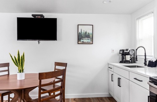 Ludington Apartment | Mitten Flats #1 - 1 Block to the beach!