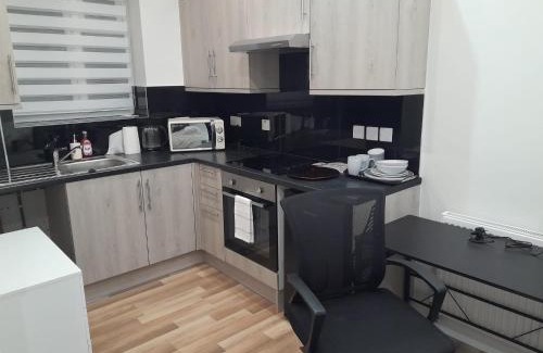Walpole Apartment | MJ Serviced apartment - West London