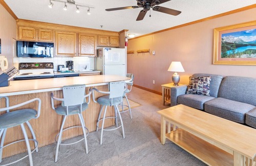 Snowshoe Condo | ML226 1BR 1BA Slope View Close to Village Lift