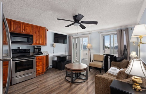 Snowshoe Condo | ML343| Ski-in/Ski-out 2BR Sunset View | Sleeps 8