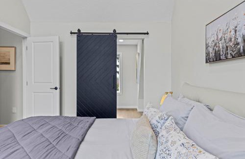 Canmore House | ML4- Private Rooftop Hot Tub Oasis- Entire townhouse with MTN View