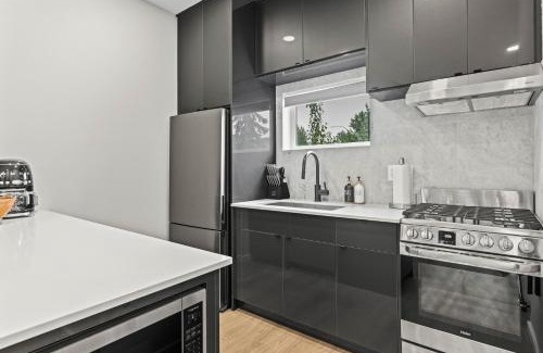Canmore House | ML4- Private Rooftop Hot Tub Oasis- Entire townhouse with MTN View