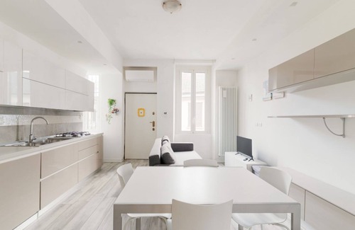 Isola Apartment | MM5 Isola Bright Apartment