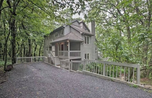 Chestnut Springs House | Mntn View Hot Tub Foosball Fireplace Multi-Deck