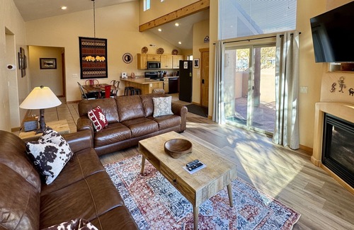 Moab South Valley House | Moab Rim Views! I Garage I Pool & Hot Tub I Pet Friendly I Trailer Parking