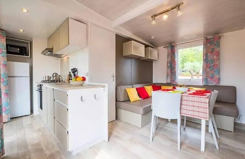 Greoux-les-Bains House | Mobil-home | Ultimate | 2 Ch. | 4 pers. | Raised terrace | A/C | TV