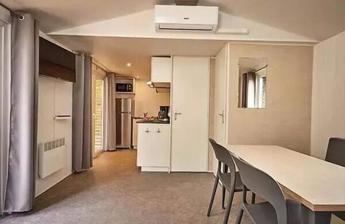 Greoux-les-Bains House | Mobil-home | Ultimate | 2 Ch. | 4 pers. | Raised terrace | A/C | TV