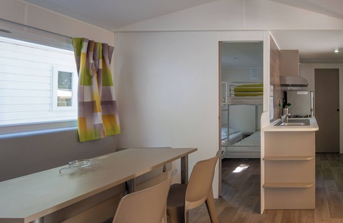 Lavilledieu House | Mobile Home 'Confort D - 1-5 People' with Shared Pool, Private Terrace and Shared Garden