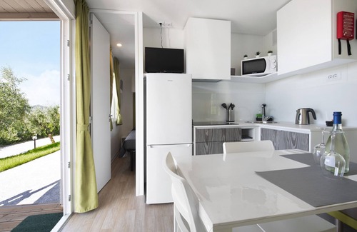 Predore RV Rental | Mobile home 'Eurovil 2' with Lake View, Wi-Fi and Air Conditioning