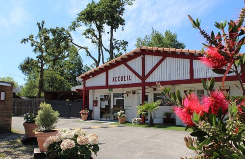 Andernos-les-Bains RV Rental | Mobile Home "Andernos Les Bains" with 2 Private Terraces, Balcony & Shared Pool