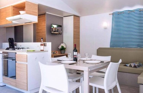 Les Cabanes de Fleury House | Mobile Home in Domaine Les Mûriers