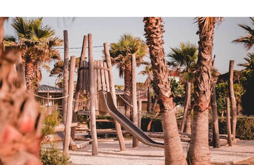 Giens RV Rental | 'Mobile Home la Capte' close to Beach with Terrace & Wi-Fi