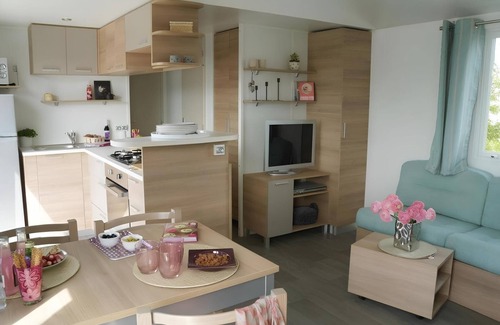 Plouezec House | Mobile Home 'Mobil-home Terrasse Couverte' with Shared Pool and Private Terrace