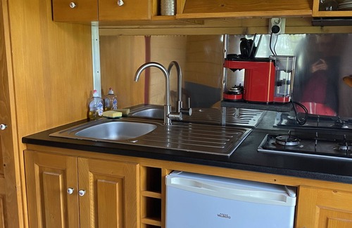 Saint-Pardoux RV Rental | Mobile Home 'Roulotte Miranda' with Shared Pool, Wi-Fi and Air Conditioning