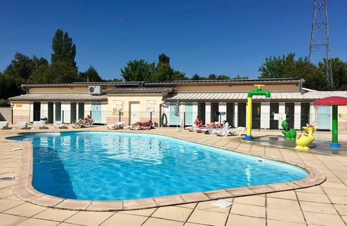 Boofzheim RV Rental | Mobile home with air conditioning for 6 people near EUROPA PARK
