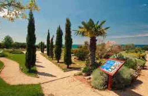 Karigador Apartment | Mobilehome with tennis court and outdoor pool