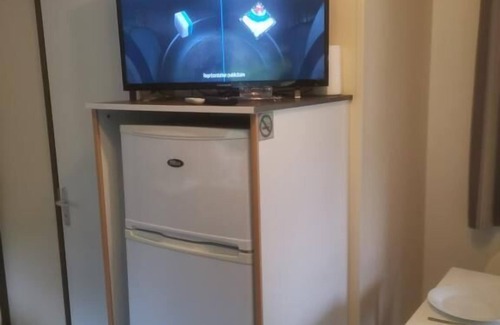 Ivry-la-Bataille House | Mobilhome 3 rooms 6 pers TV WIFI washing machine plot near animations