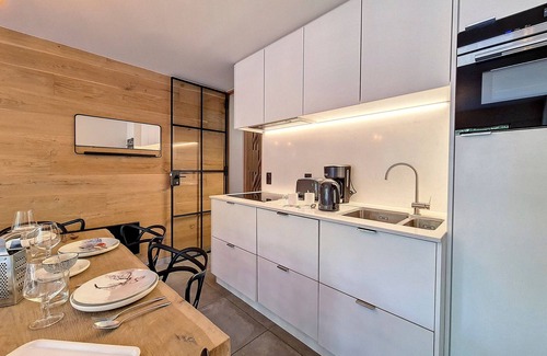 Saint-Martin-de-Belleville Apartment | Modern 2-Bdr Apmt, Near Slopes, Balcony, South/West Exposure