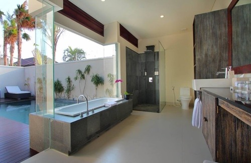 Petitenget Villa | Moder Luxurious 1BR Getaway Villa, Seminyak! - 1Min To Eat Street! W/Priv Pool!