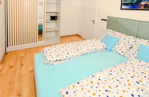 Hanspaulka Apartment | Moderní apartmán s terasou - 15 min Letiště - Parkování na pozemku zdarma