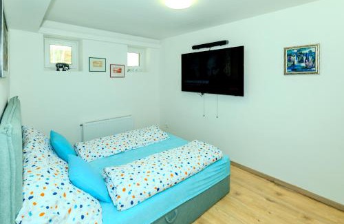 Hanspaulka Apartment | Moderní apartmán s terasou - 15 min Letiště - Parkování na pozemku zdarma