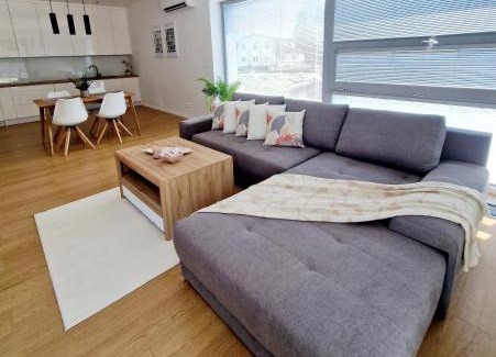 Prievidza Apartment | Moderný Loft s Terasou v centre mesta Prievidza