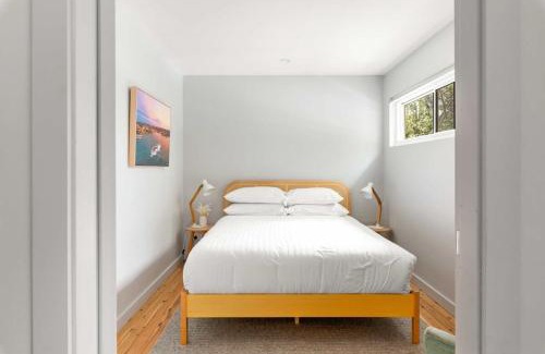 Coogee House | Modern 1-Bed Pad Minutes Away from Coogee Beach