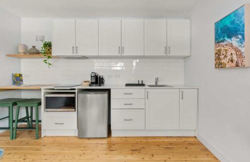 Coogee House | Modern 1-Bed Pad Minutes Away from Coogee Beach