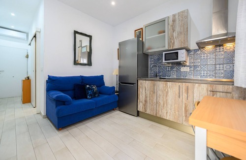 Colonia de la Prensa Apartment | Modern 1-bedroom flat with terrace to relax in Madrid