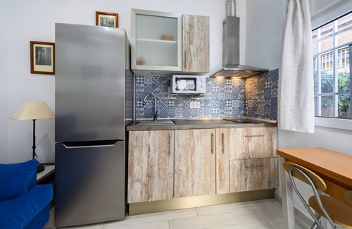 Colonia de la Prensa Apartment | Modern 1-bedroom flat with terrace to relax in Madrid