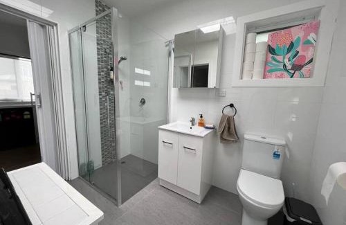 Montello Apartment | Modern 1 bedroom studio free parking close to CBD