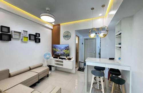Valenzuela Apartment | Modern 1 bedroom w Pool and City Views