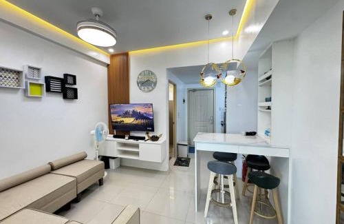 Valenzuela Apartment | Modern 1 bedroom w Pool and City Views