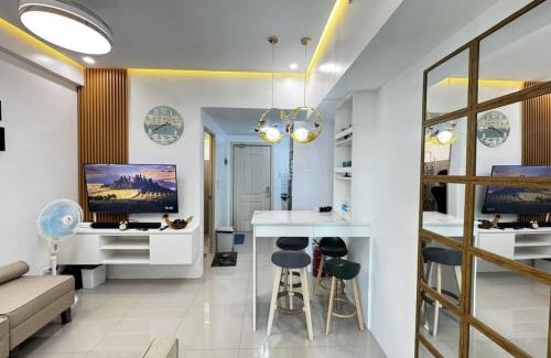 Valenzuela Apartment | Modern 1 bedroom w Pool and City Views