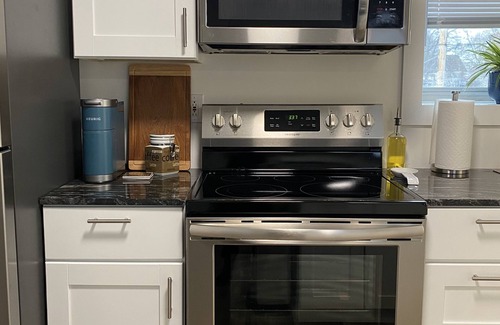 Whitesboro Apartment | Modern 1 BR apt | Close to everything | Whitesboro