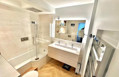 Gundeldingen Apartment | Modern 100m2, treadmill yoga matts, 2 balconies 5min to Main Station - 10min to City