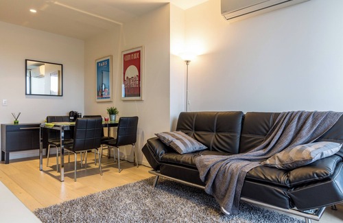 Parkville Apartment | Modern 1BD in Tranquil Parklands