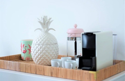 Seven Mile Beach Apartment | Modern 1BR Apt/w Rooftop Pool + Onsite Amenities