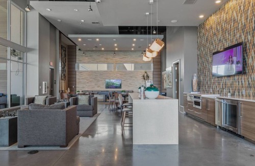 Peachtree Center Apartment | Modern 1BR High-Rise on 10th flr | DT Atlanta view