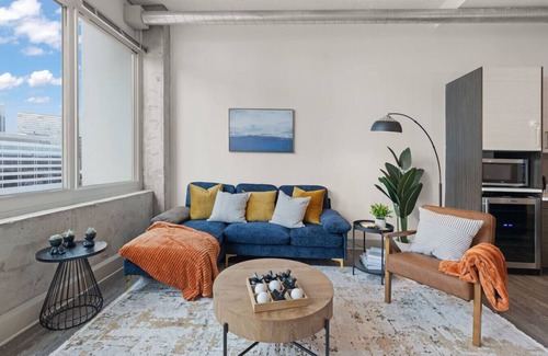 Peachtree Center Apartment | Modern 1BR High-Rise on 10th flr | DT Atlanta view