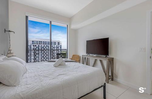 Doral House | Modern 1BR in Downtown Doral - Free Parking and Wellness Amenities