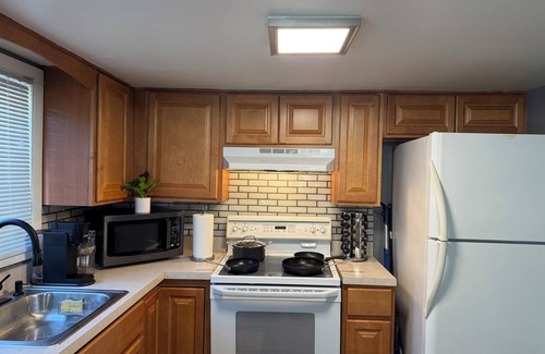 District Heights Bed & Breakfast | Modern 1BR Near DC – Quiet Comfort, Fast Commute