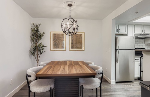 Baseline Sub House | Modern 1BR - Prime Boulder + Gold Run Perks