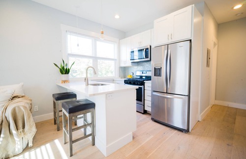 Queens House | Modern 1BR, Rockaway Beach w/Parking/W&D/Wi-Fi